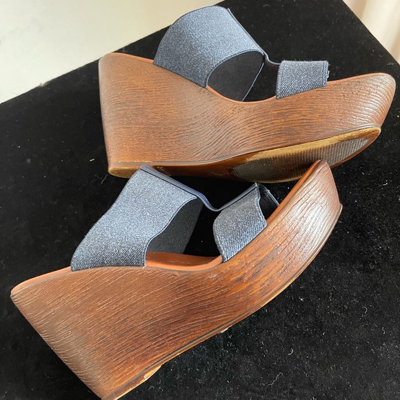 👡Blue wedge sandals just the right on to wear with your jeans - Picture 4 of 6